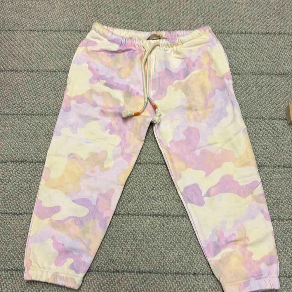 Munster girls size 4 pink camo “love potion” drawstring sweatpants